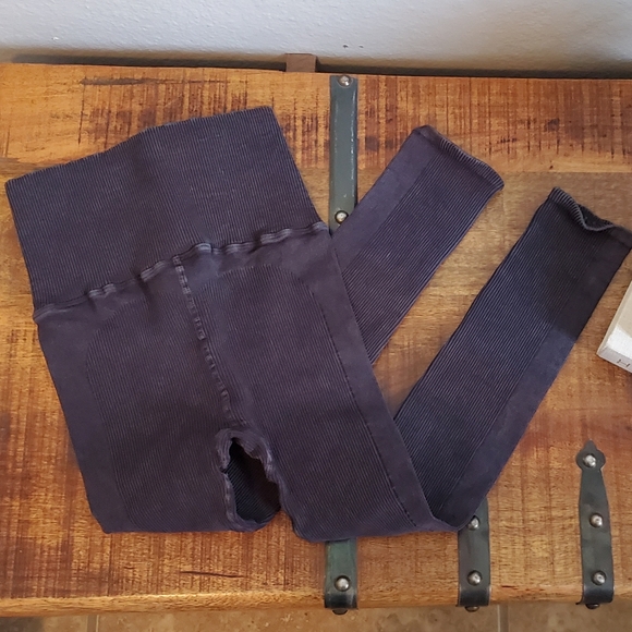 🖤 Free People Ultra High Rise Happiness Runs Leggings 🖤 - Picture 8 of 15